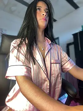 Laura fernandezII online show from 02.12.25