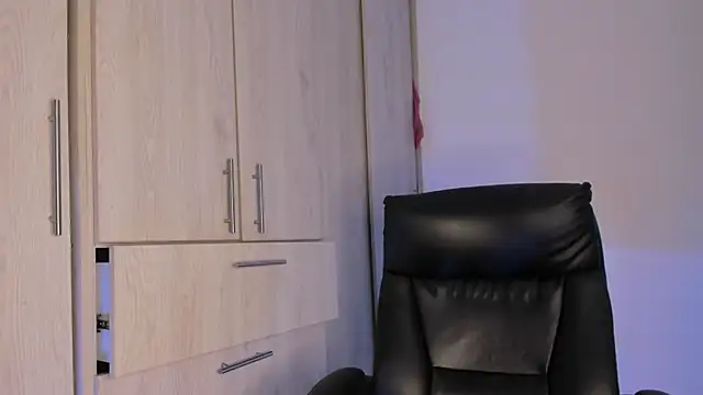 Laura fernandezII online show from 11.28.25