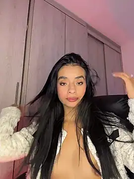 Laura fernandezII online show from 12.04.25