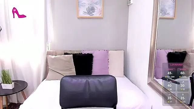 LenaRuiz  online show from 04.30.26