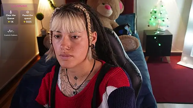 Snapshot of _sharlotte777 chatting on 12.27.24 sharlotte777 online show from 12.27.24