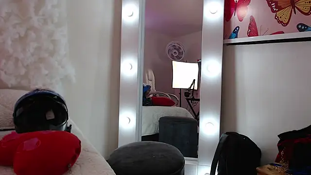 Snapshot of _sharlotte777 chatting on 02.14.25 sharlotte777 online show from 02.14.25