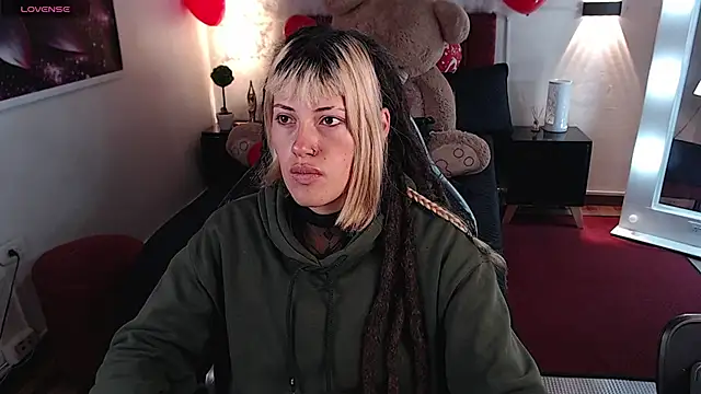 Snapshot of _sharlotte777 chatting on 02.17.25 sharlotte777 online show from 02.17.25