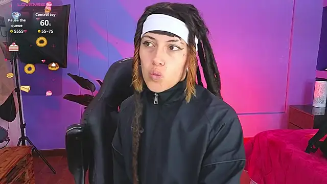 Snapshot of _sharlotte777 chatting on 10.21.25 sharlotte777 online show from 10.21.25