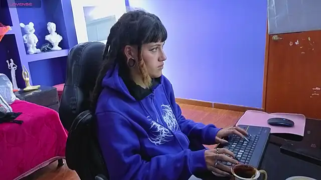 Snapshot of _sharlotte777 chatting on 11.05.25 sharlotte777 online show from 11.05.25