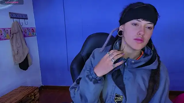 Snapshot of _sharlotte777 chatting on 11.12.25 sharlotte777 online show from 11.12.25