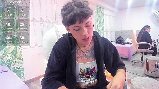 Snapshot of _sharlotte777 chatting on 11.18.25 sharlotte777 online show from 11.18.25