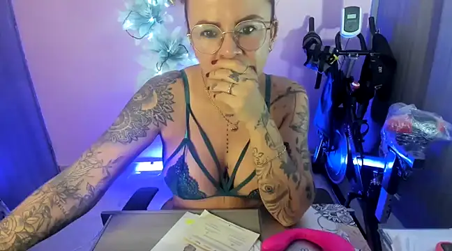 KAROL MILF online show from 12.19.24