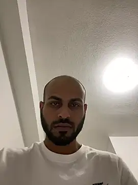 Snapshot of islandvybee55 chatting on 12.28.24 islandvybee55 online show from 12.28.24