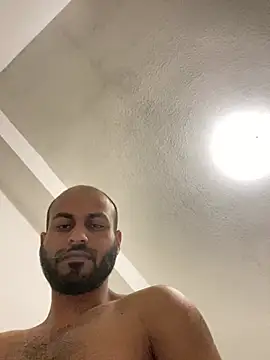 Snapshot of islandvybee55 chatting on 01.05.25 islandvybee55 online show from 01.05.25