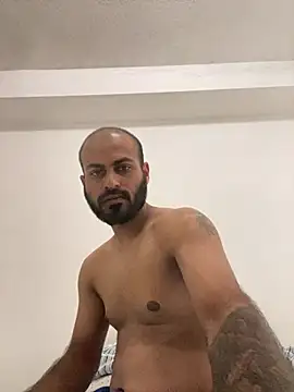 Snapshot of islandvybee55 chatting on 01.14.25 islandvybee55 online show from 01.14.25