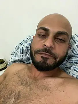 Snapshot of islandvybee55 chatting on 02.17.25 islandvybee55 online show from 02.17.25