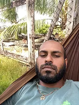 Snapshot of islandvybee55 chatting on 11.12.25 islandvybee55 online show from 11.12.25