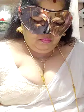 Snapshot of tamilthanushri chatting on 10.28.25 tamilthanushri online show from 10.28.25