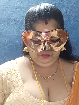 Snapshot of tamilthanushri chatting on 10.30.25 tamilthanushri online show from 10.30.25