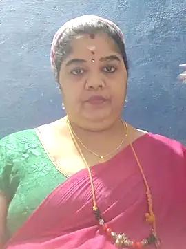 Snapshot of tamilthanushri chatting on 11.12.25 tamilthanushri online show from 11.12.25