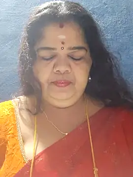 Snapshot of tamilthanushri chatting on 11.14.25 tamilthanushri online show from 11.14.25