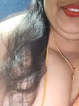 Snapshot of tamilthanushri chatting on 11.26.25 tamilthanushri online show from 11.26.25