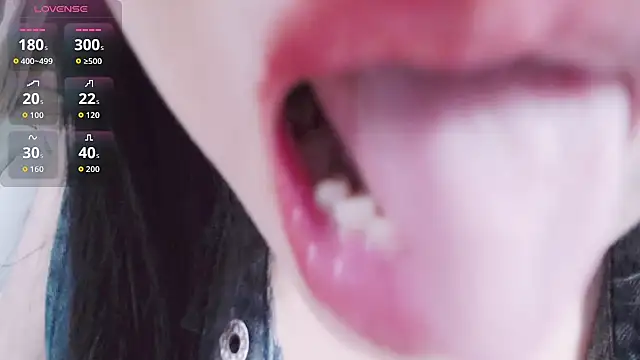 Snapshot of CN-Lily chatting on 11.19.25 CN-Lily online show from 11.19.25