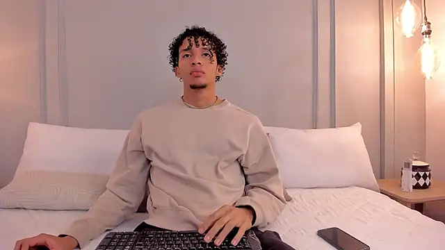 Snapshot of Dominick_star chatting on 10.30.25 Dominick star online show from 10.30.25