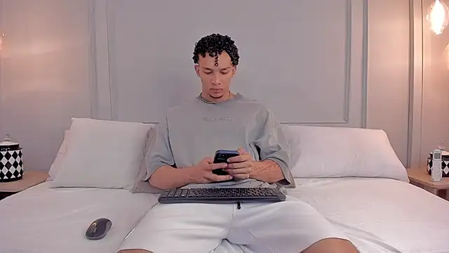 Snapshot of Dominick_star chatting on 11.20.25 Dominick star online show from 11.20.25