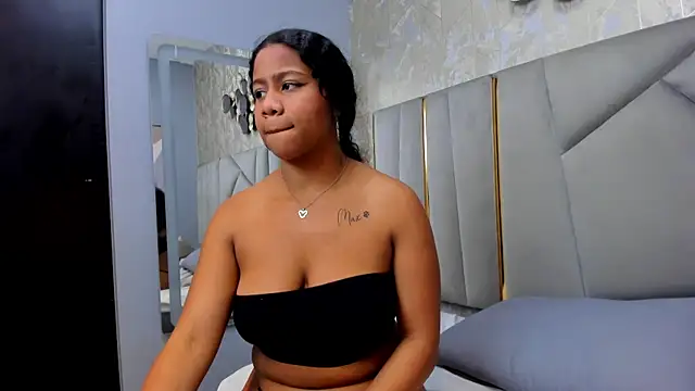 Sofi Fox  online show from 01.28.25