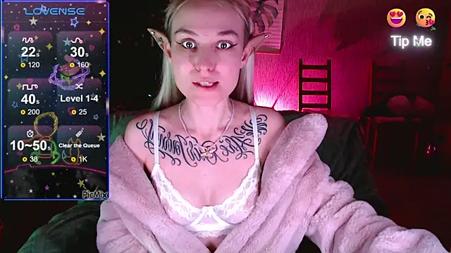 Snapshot of mischellemeow13 chatting on 10.12.25 mischellemeow13 online show from 10.12.25