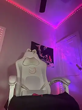 Snapshot of loveluna8 chatting on 10.25.25 loveluna8 online show from 10.25.25