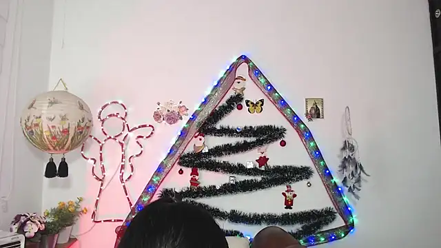 Snapshot of FernandaEloisa chatting on 12.27.24 FernandaEloisa online show from 12.27.24