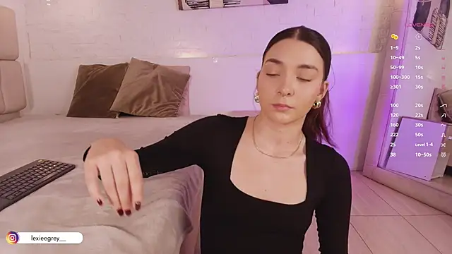 lexiee grey  online show from 03.05.25