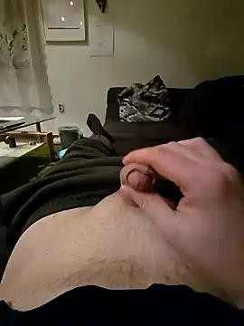 Snapshot of Titanhoott chatting on 12.16.24 Titanhoott online show from 12.16.24