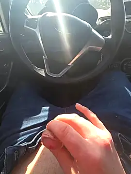 Snapshot of Titanhoott chatting on 03.04.25 Titanhoott online show from 03.04.25