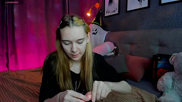 Lesi Moonie01 online show from 10.28.25