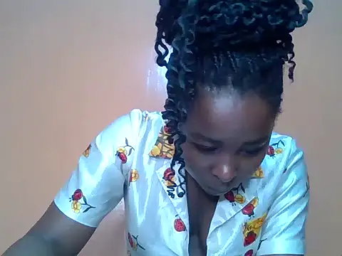 Snapshot of Moonfades chatting on 11.02.25 Moonfades online show from 11.02.25