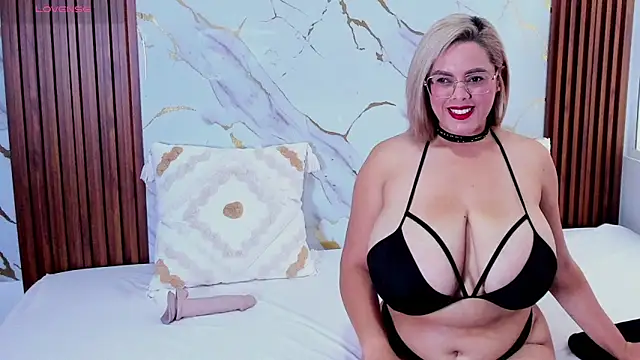 Snapshot of AdelyGinn chatting on 01.19.26 AdelyGinn online show from 01.19.26