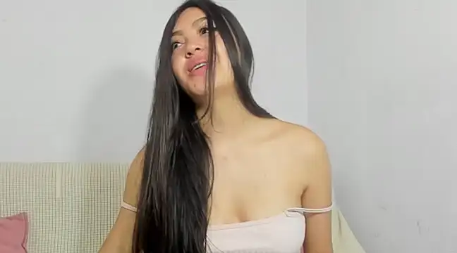 Snapshot of Sweet-Sophiee chatting on 12.10.24 Sweet-Sophiee online show from 12.10.24