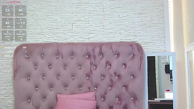 Snapshot of KikiSweet08 chatting on 02.28.25 KikiSweet08 online show from 02.28.25