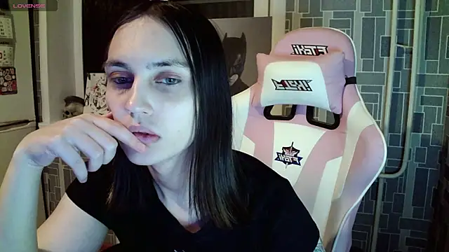 Snapshot of BlackHe4rts_ chatting on 12.10.24 BlackHe4rts  online show from 12.10.24