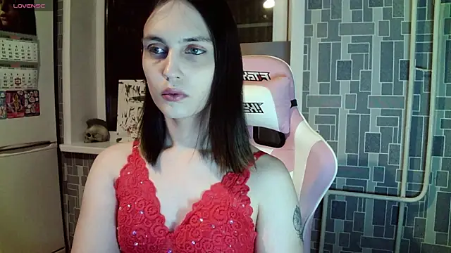 Snapshot of BlackHe4rts_ chatting on 12.21.24 BlackHe4rts  online show from 12.21.24