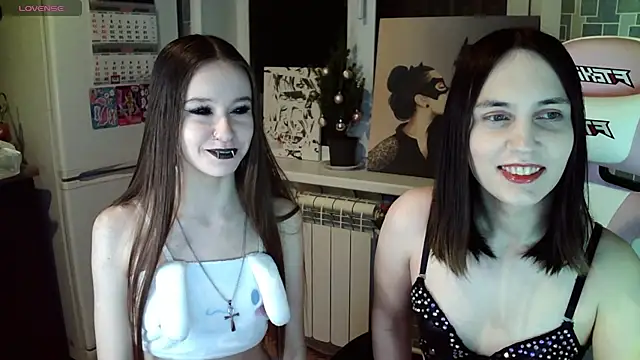 Snapshot of BlackHe4rts_ chatting on 12.27.24 BlackHe4rts  online show from 12.27.24