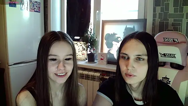 Snapshot of BlackHe4rts_ chatting on 01.13.25 BlackHe4rts  online show from 01.13.25