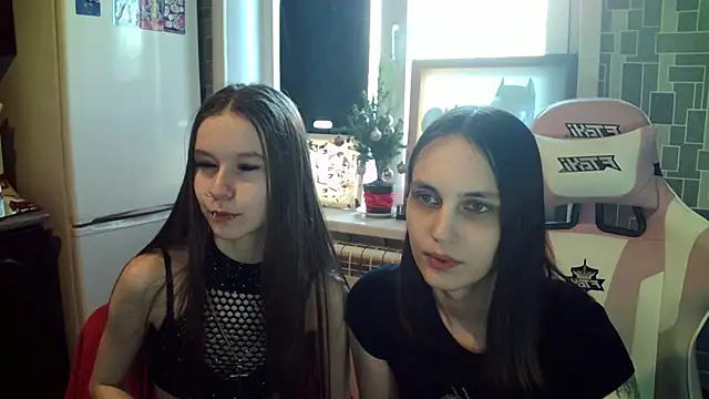 Snapshot of BlackHe4rts_ chatting on 02.08.25 BlackHe4rts  online show from 02.08.25