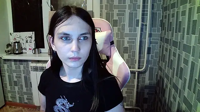 Snapshot of BlackHe4rts_ chatting on 10.17.25 BlackHe4rts  online show from 10.17.25