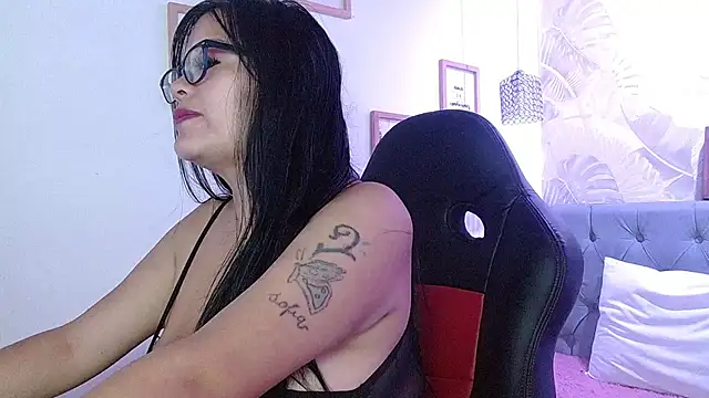 Snapshot of violletha chatting on 03.01.25 violletha online show from 03.01.25