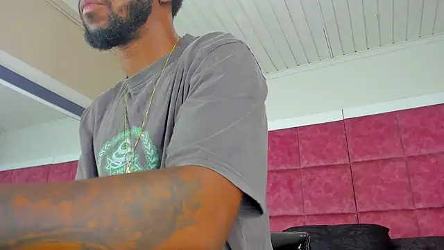 Snapshot of Drake_Nassir4 chatting on 12.20.24 Drake Nassir4 online show from 12.20.24