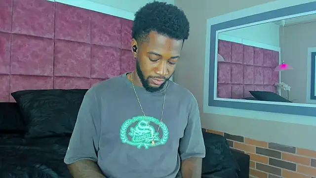 Snapshot of Drake_Nassir4 chatting on 12.21.24 Drake Nassir4 online show from 12.21.24
