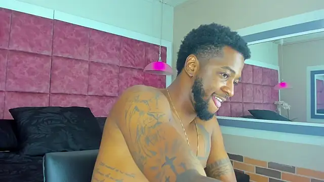 Snapshot of Drake_Nassir4 chatting on 12.21.24 Drake Nassir4 online show from 12.21.24