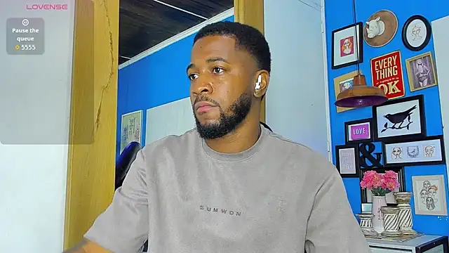 Snapshot of Drake_Nassir4 chatting on 10.06.25 Drake Nassir4 online show from 10.06.25