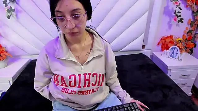 Snapshot of Katty_Queen chatting on 09.27.25 Katty Queen online show from 09.27.25