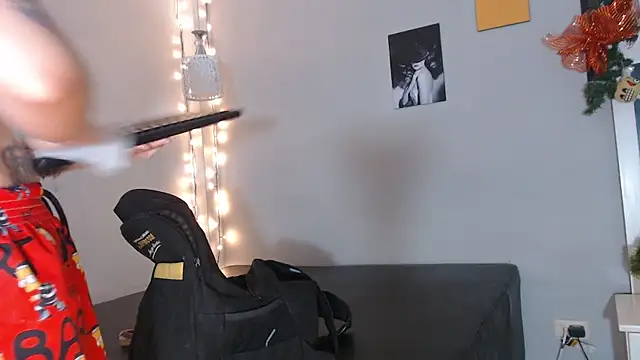 Snapshot of Kimandyuk chatting on 12.18.24 Kimandyuk online show from 12.18.24